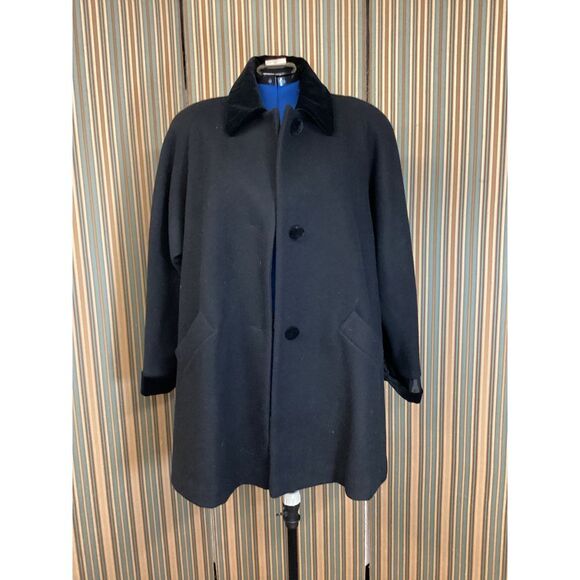 Classic Black Wool Blend Coat with Contrast Collar Professional Winter Outerwear - Picture 1 of 6